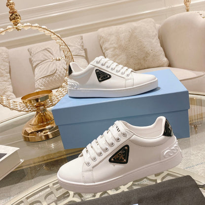 P New metal logo lace-up casual shoes