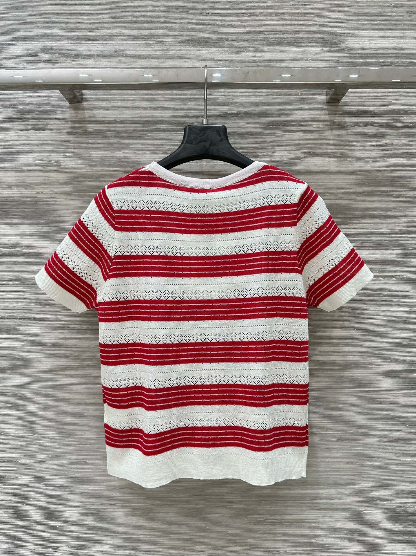 25 Spring and Summer Dopamine Color Striped Open-Chest Short-Sleeved Top