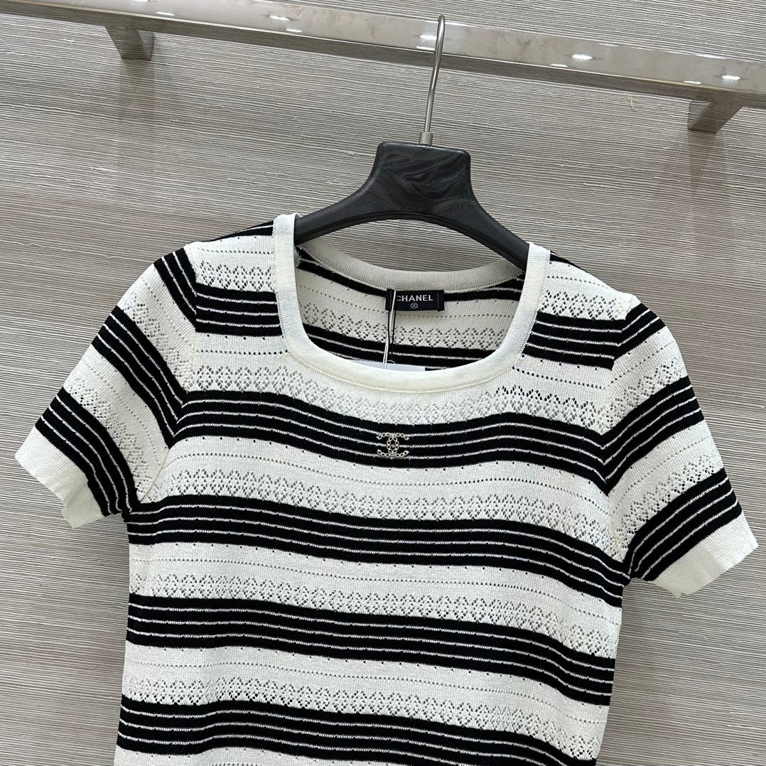 25 Spring and Summer Dopamine Color Striped Open-Chest Short-Sleeved Top