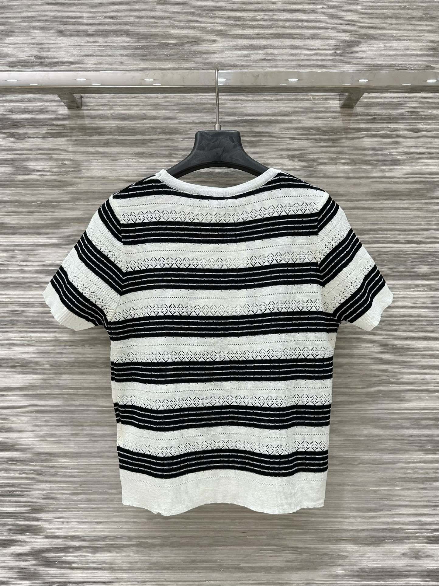 25 Spring and Summer Dopamine Color Striped Open-Chest Short-Sleeved Top