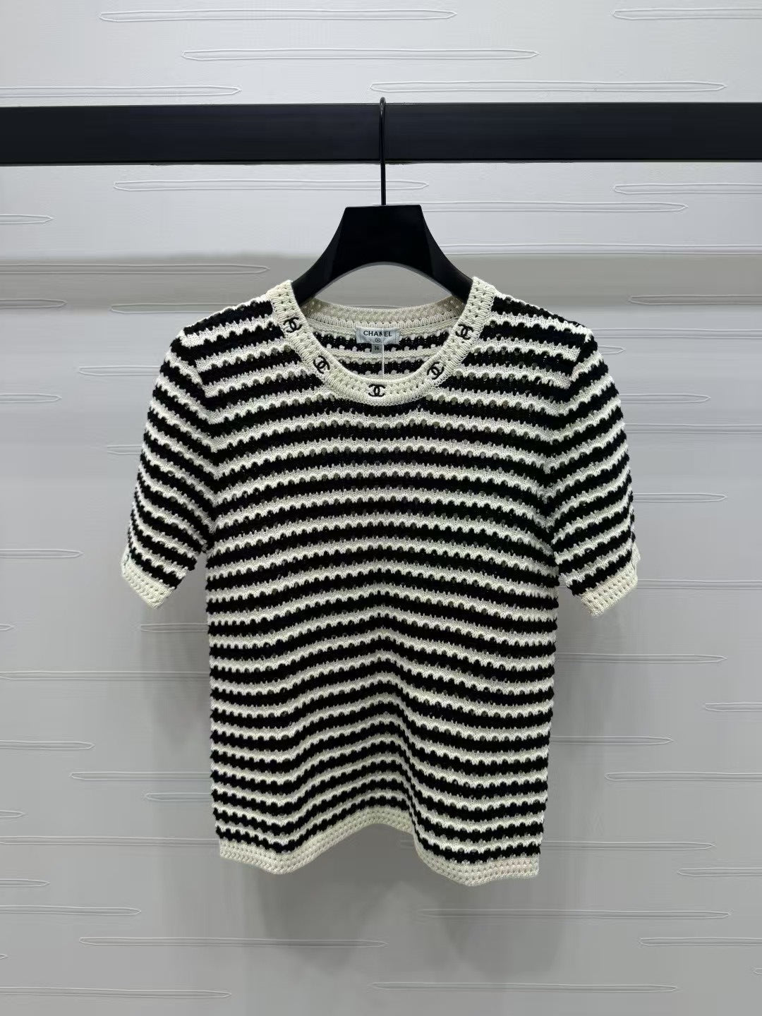 Striped knit short sleeves