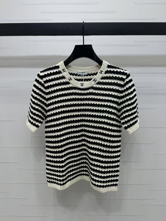 Striped knit short sleeves