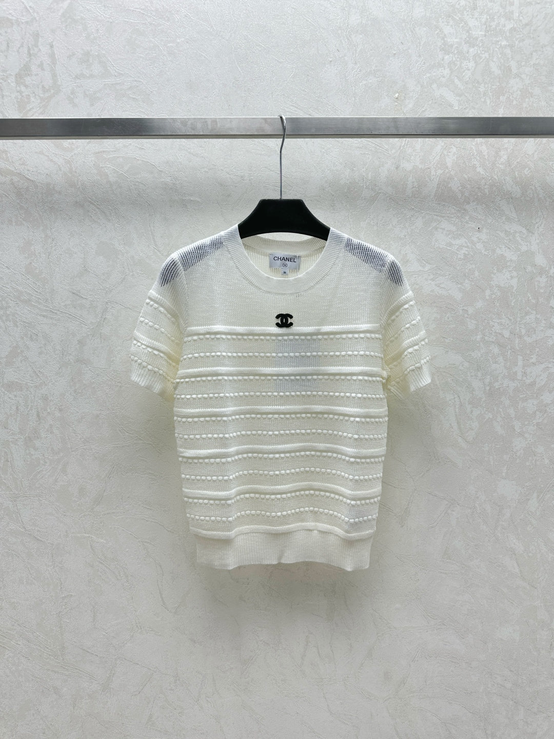 25 Early Spring Logo Knitted Round Neck Short Sleeve Top