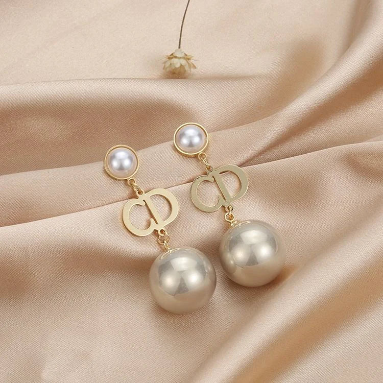 Ladies New Rhinestone Pearl Earrings