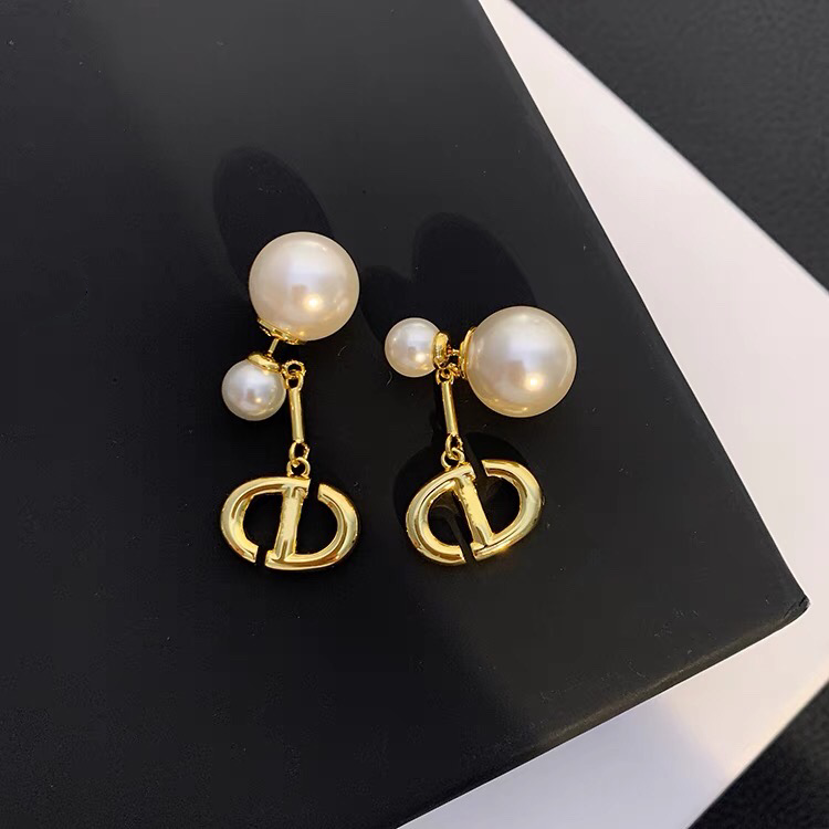 Women's High-End Fashion Earrings