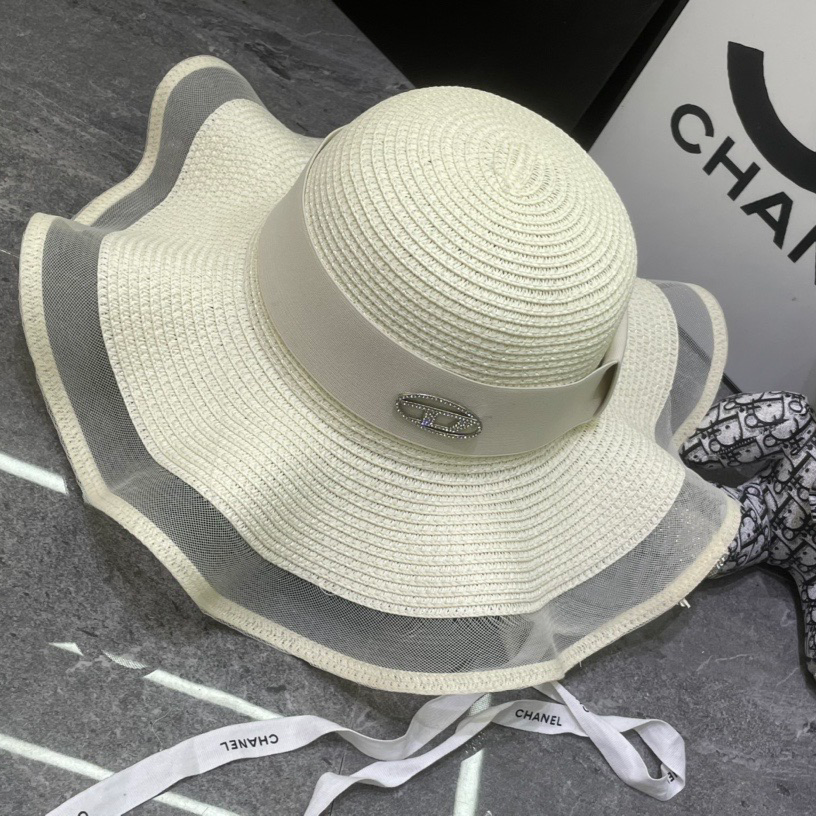 Ladies New Fashionable Wavy Edge Large Brim Sun Hat