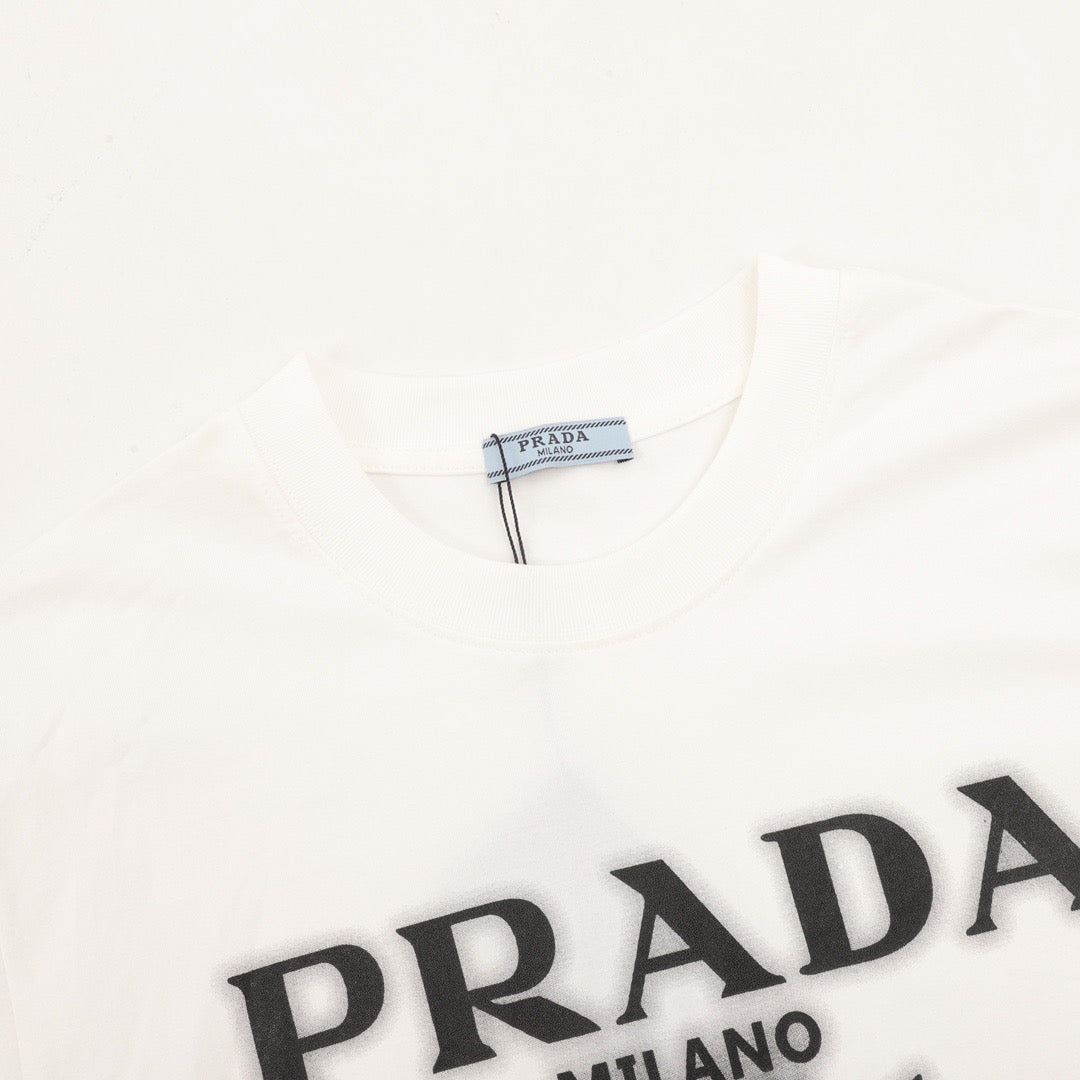 T-shirt with lettering logo print