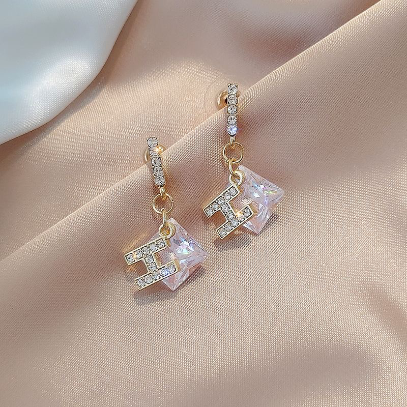 Ladies Fashionable Simple Versatile Earrings