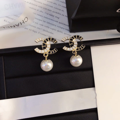 Ladies High-End Pearl Earrings