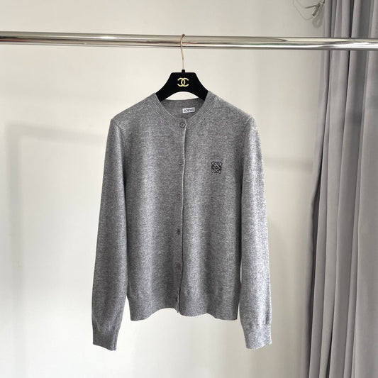 NEW  long-sleeved crew neck sweater