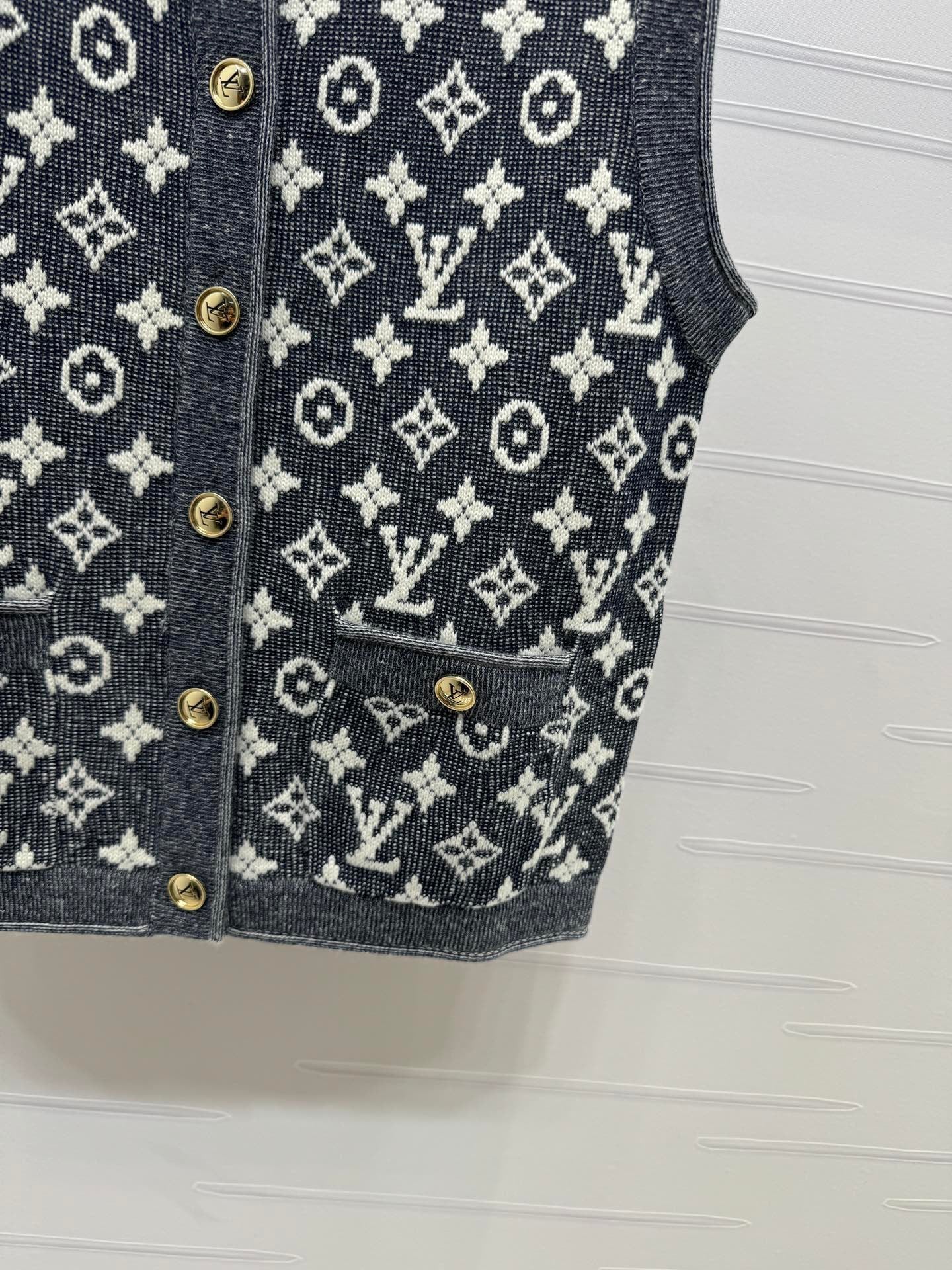 L chain logo knitted cardigan vest