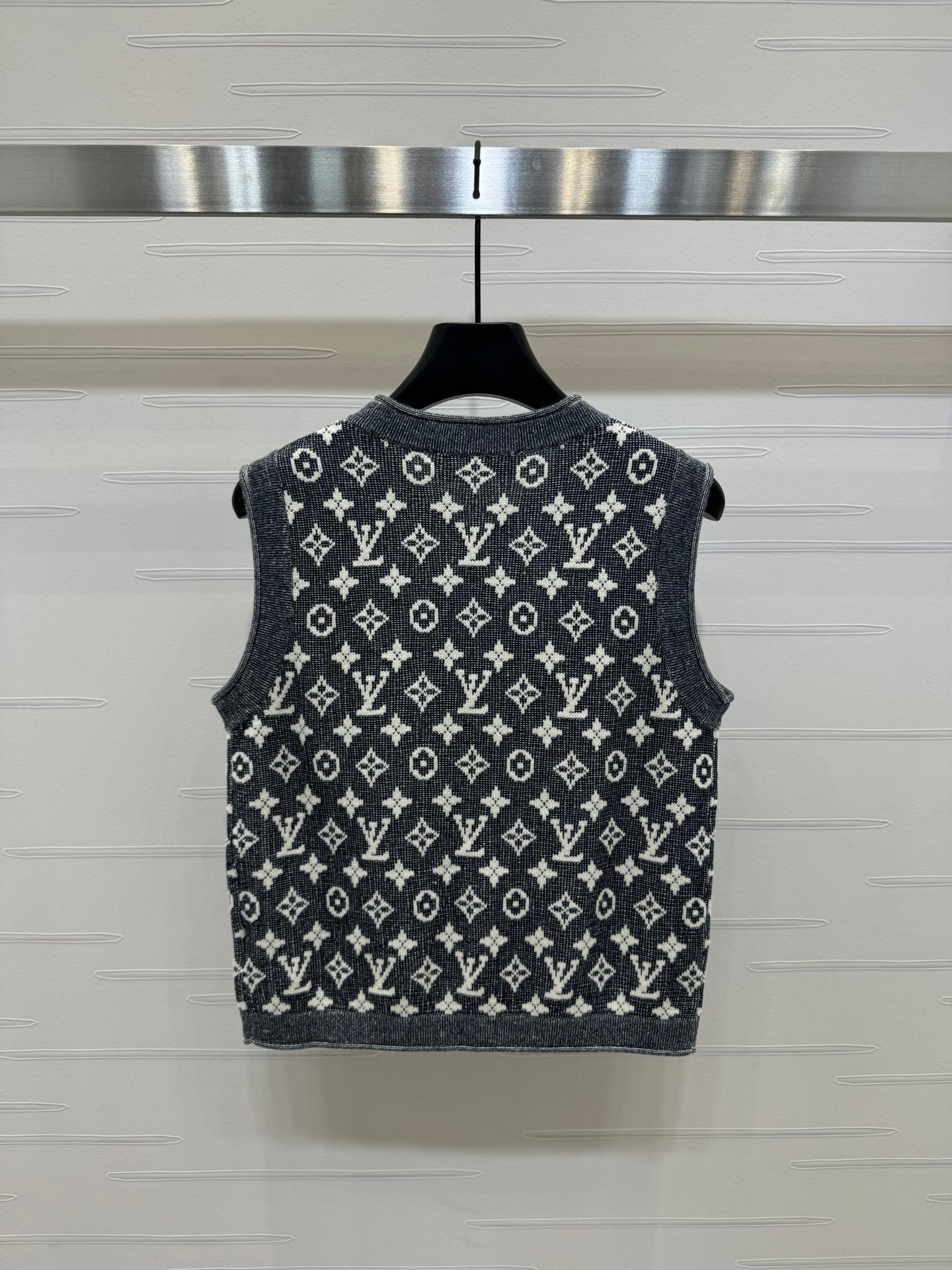 L chain logo knitted cardigan vest