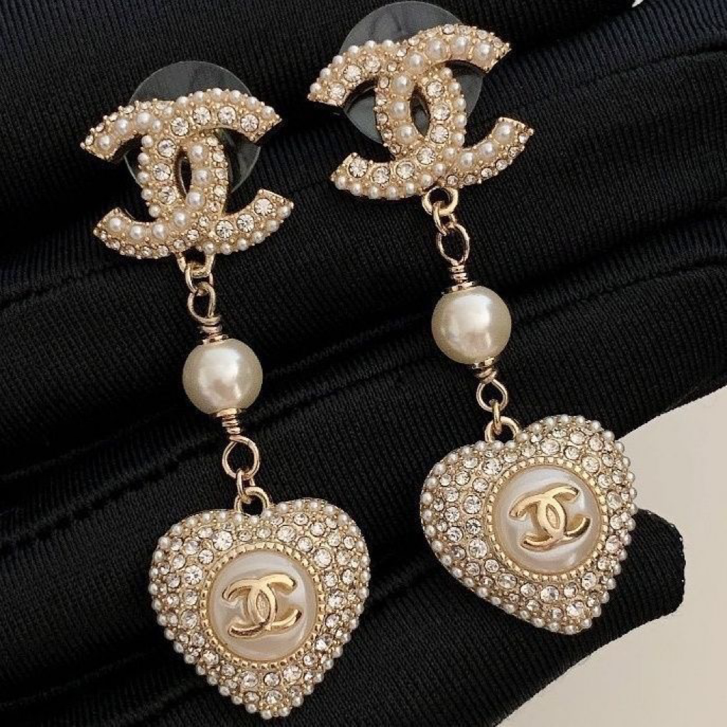 Women's High-end Fashion Letter Earrings