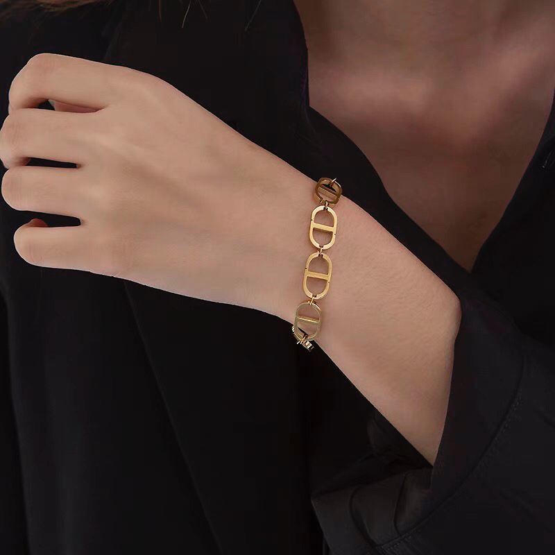 Women‘s Fashion High-End Letter Bracelet