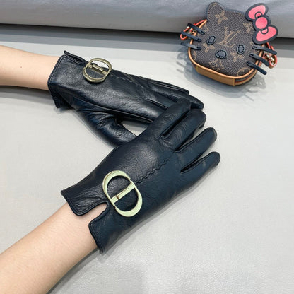 Leather gloves