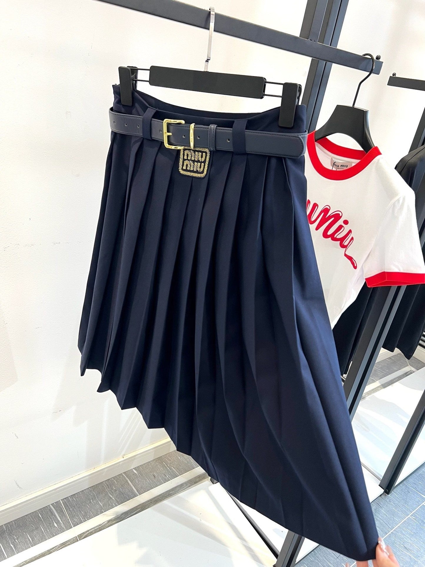 Popular long pleated skirt