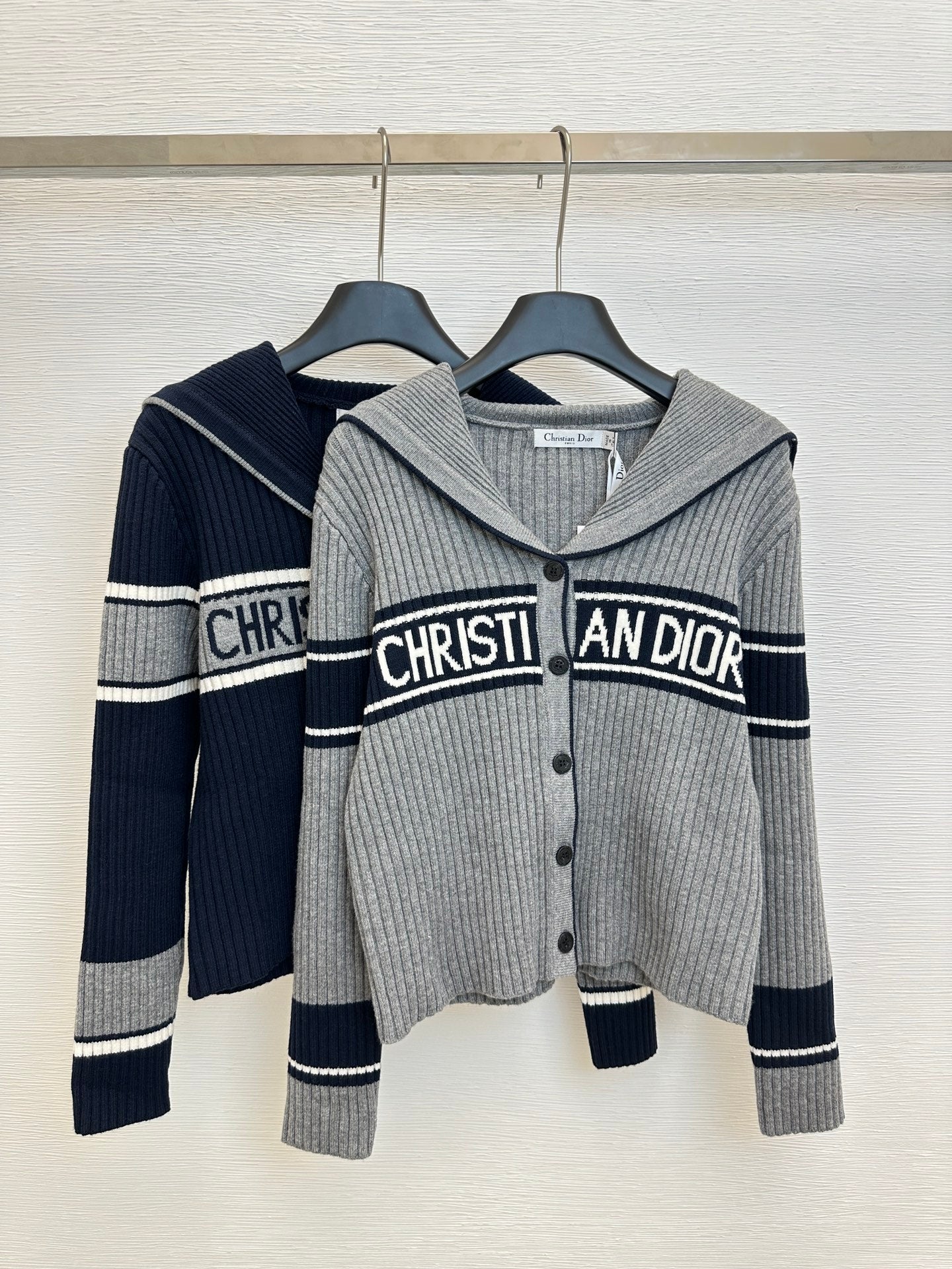 New contrast color letter sweater