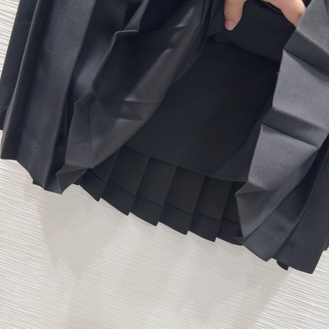 L new pleated skirt