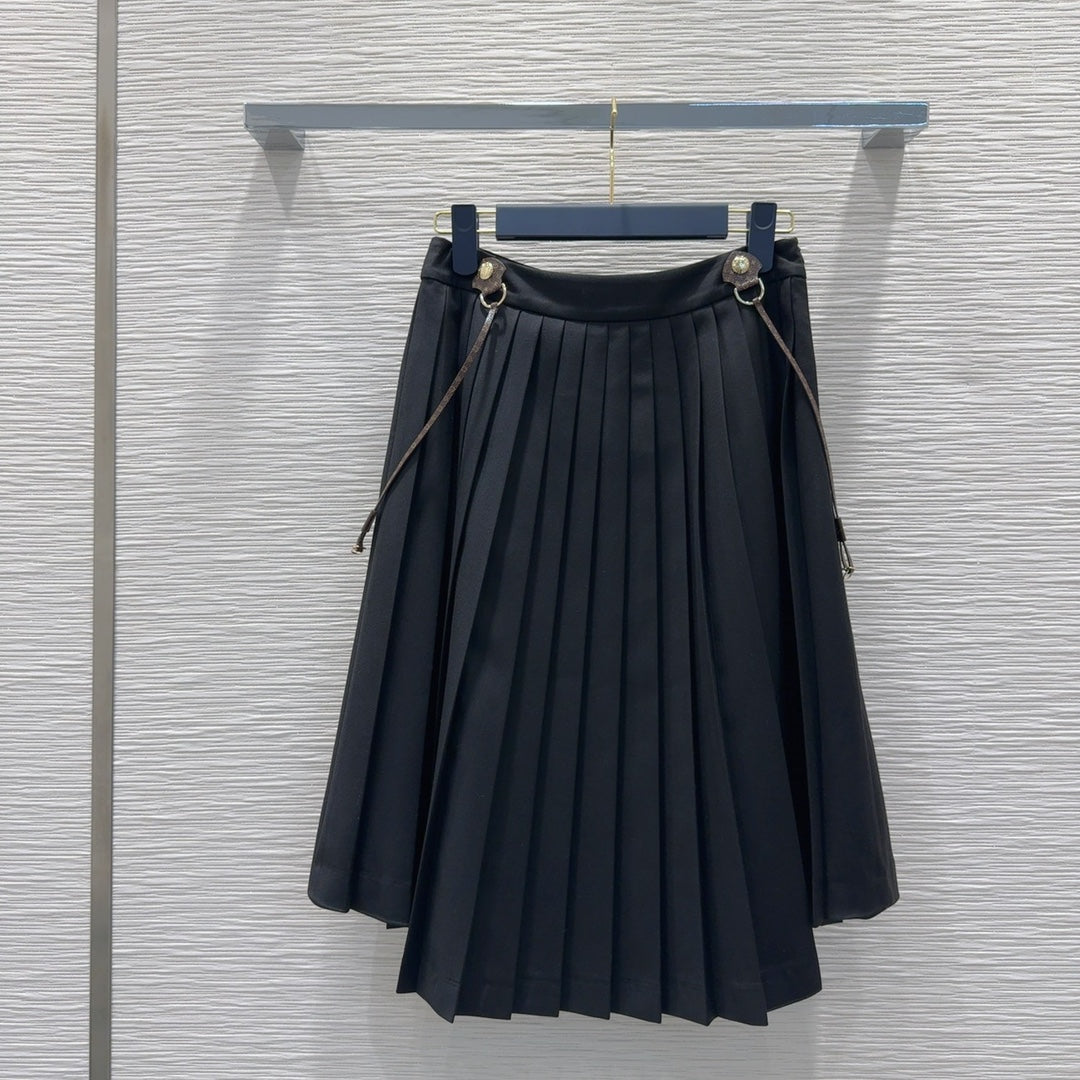 L new pleated skirt