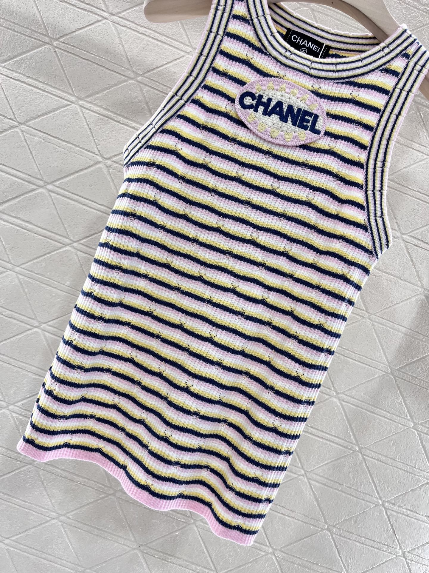 New striped knitted vest